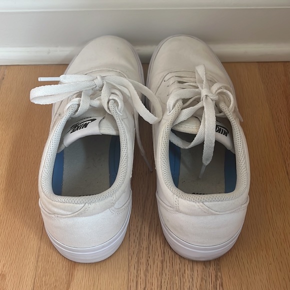 Nike White SB Charge Sneaker US 7 - Picture 3 of 6